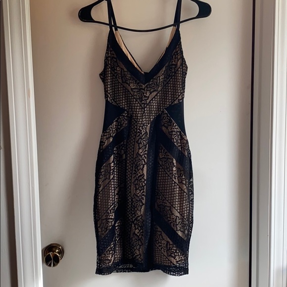 Guess Dresses & Skirts - Black/tan mini fitted dress